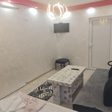 Day And Night Apartment Veliko Tarnovo Luaran gambar