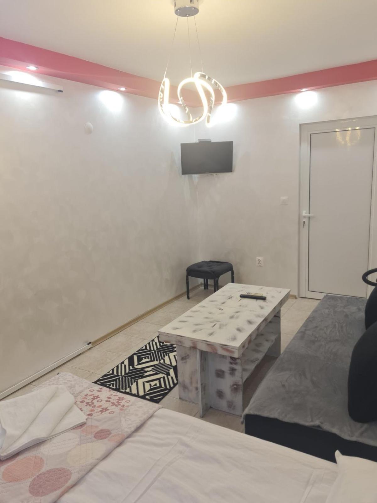 Day And Night Apartment Veliko Tarnovo Luaran gambar