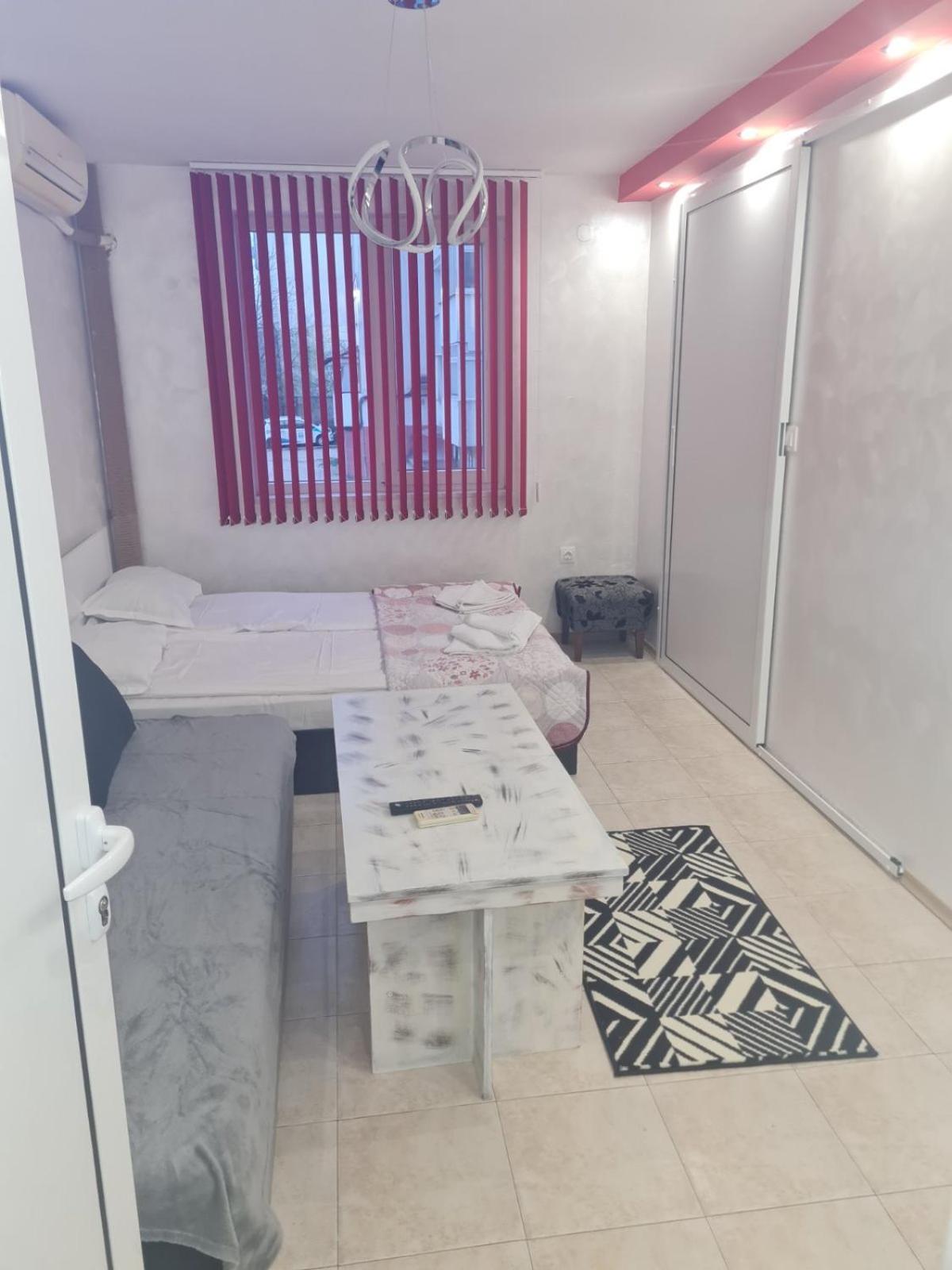 Day And Night Apartment Veliko Tarnovo Luaran gambar