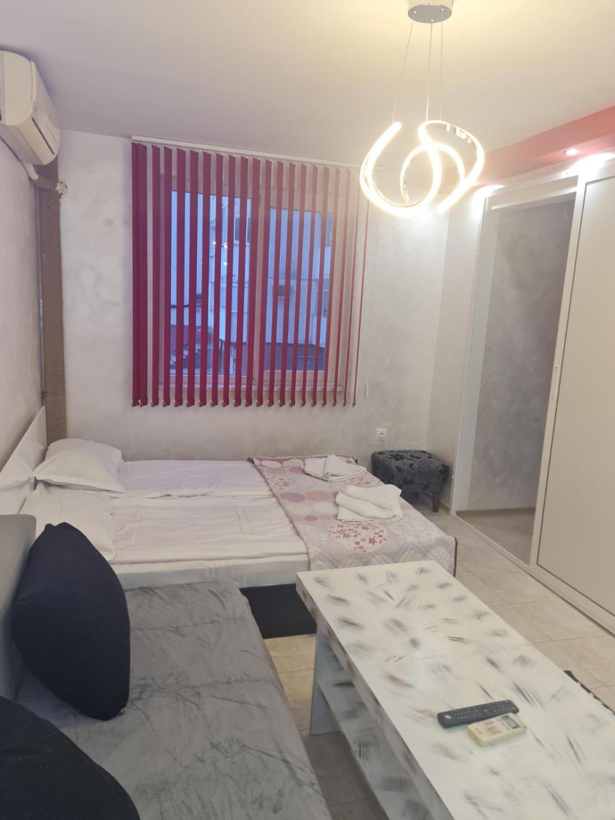 Day And Night Apartment Veliko Tarnovo Luaran gambar