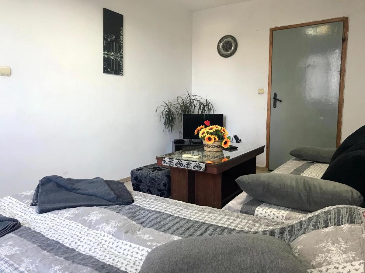 Day And Night Apartment Veliko Tarnovo Luaran gambar