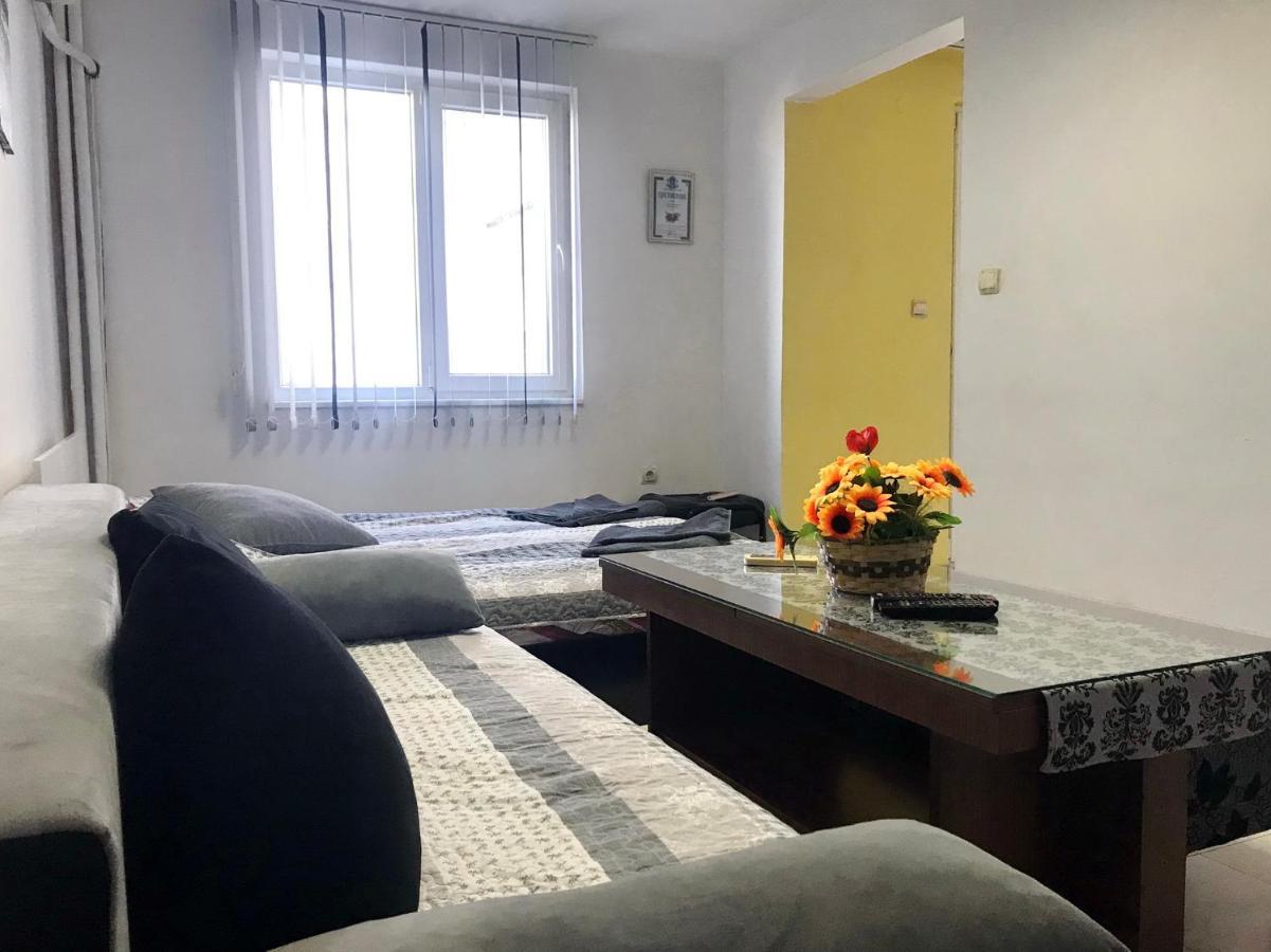 Day And Night Apartment Veliko Tarnovo Luaran gambar